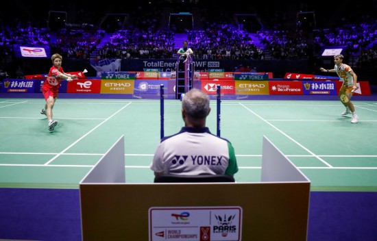 在他的鼓励 在他的鼓励